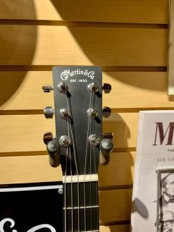 Martin 000Jr-10 Auditorium Junior Acoustic W/padded Case -musical instrument IMG 4306