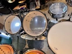 Yamaha SBX0F57 Stage Custom Birch 5 Pc 20" W/HW780 Hardware, Deep Blue Sunburst 13 Yamaha SBX0F57 Stage Custom Birch 5 Pc 20" W/HW780 Hardware, Deep Blue Sunburst -musical instrument IMG 6159