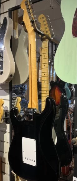 USED 2001 Fender American Vintage Reissue '57 Strat In Black W/OHSC -musical instrument avri 4