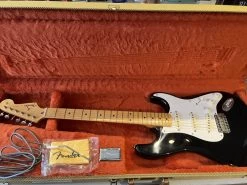 USED 2001 Fender American Vintage Reissue '57 Strat In Black W/OHSC -musical instrument avri 7