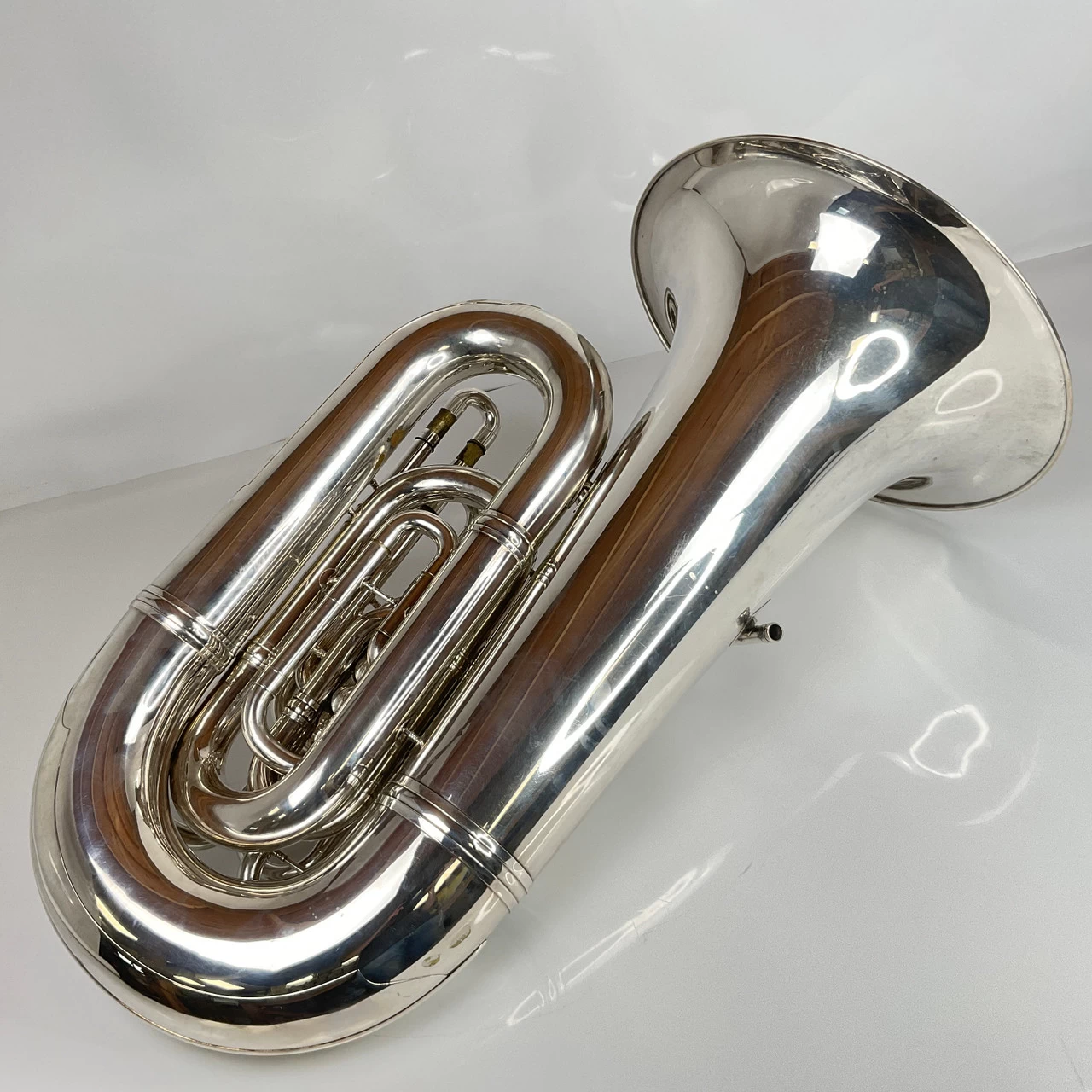 Used Yamaha YCB-826 CC Tuba (SN: 435435) 2 Used Yamaha YCB-826 CC Tuba (SN: 435435) - Image 2