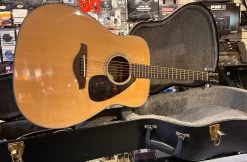 USED Yamaha FG800 W/Case, Strap, Tuner - CONSIGNMENT